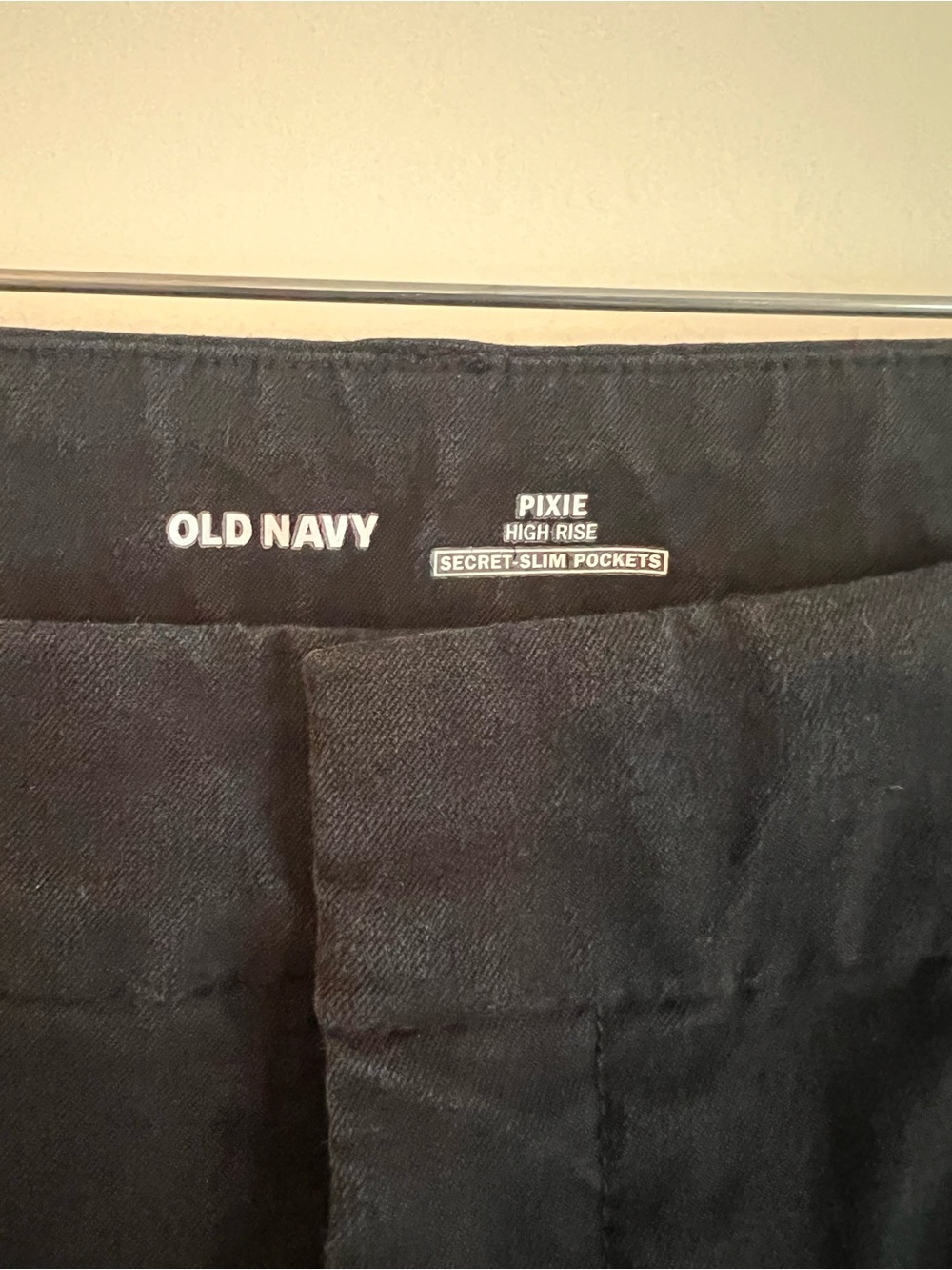 Old Navy Black Cropped Women's Pants - Picture 2 of 2